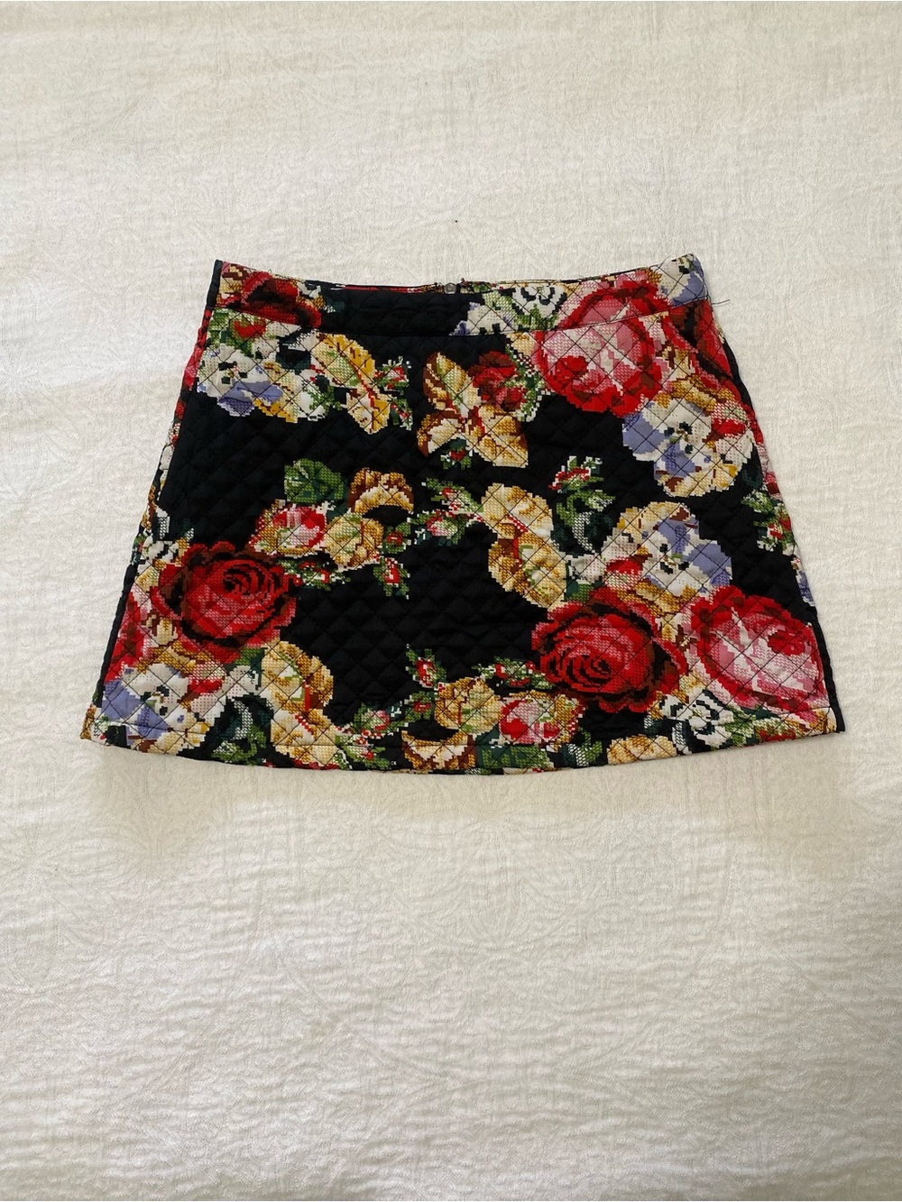 Forever 21 Womens Quilted Floral Mini Skirt Black Pixel Rose A-Line Size M NWT
